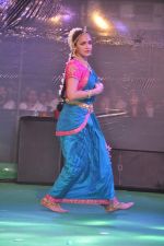 Esha Deol at Sachin Ahir_s dahi handi in worli, Mumbai on 29th Aug 2013 (44).JPG